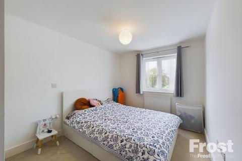 2 bedroom apartment for sale, Laburnum Way, Staines-upon-Thames, Surrey, TW19