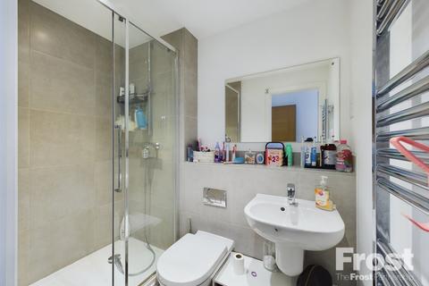 2 bedroom apartment for sale, Laburnum Way, Staines-upon-Thames, Surrey, TW19