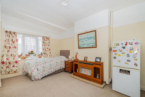 3 bedroom semi-detached house for sale, Queensgate, Bridlington YO16