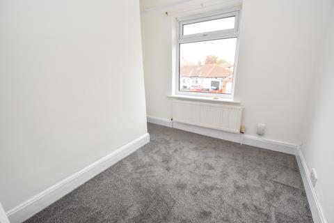 3 bedroom semi-detached house to rent, Kingston Drive, Urmston, M41