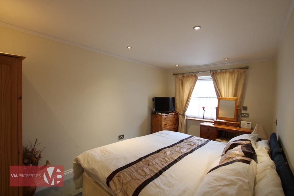 11 Burford Street Hoddesdon via properties...