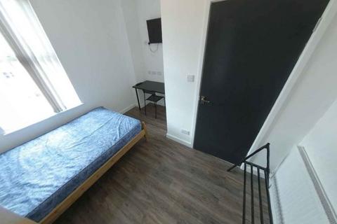 1 bedroom in a house share to rent, Gordon st -rm 1  Available now £120pppw