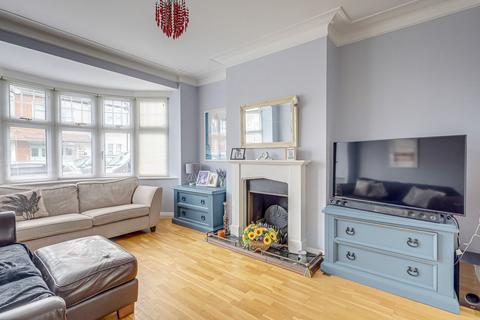 4 bedroom semi-detached house for sale, Southbourne Grove, Westcliff-on-sea, SS0