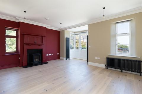 2 bedroom apartment to rent, Bellevue Road, Ventnor