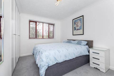 2 bedroom apartment for sale, St. Annes Mount, Redhill, Surrey, RH1