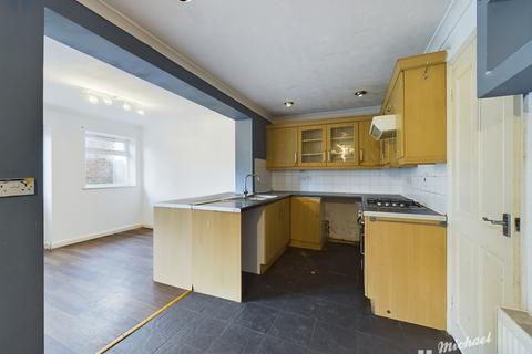 3 bedroom end of terrace house for sale, Windrush Court, Aylesbury, Buckinghamshire