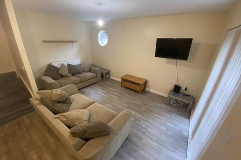 4 bedroom semi-detached house to rent, Ladybarn Lane, Manchester M14