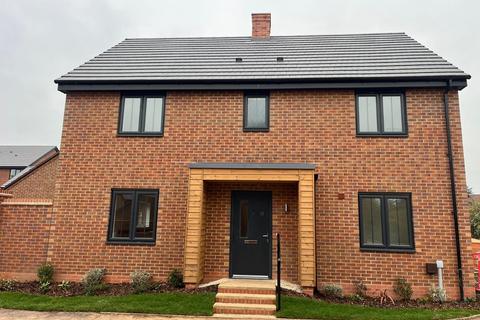 4 bedroom detached house to rent, Queen Anne Drive, Derby, DE22