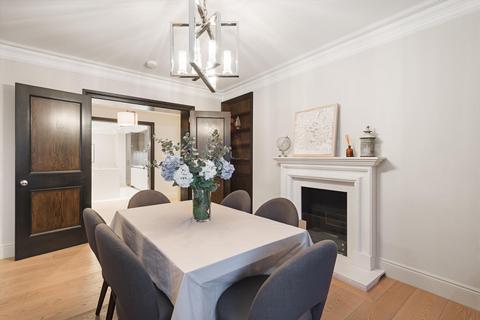 4 bedroom flat to rent, Iverna Court, Kensington, London, W8