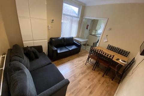 6 bedroom terraced house to rent, Banff Road, Manchester M14