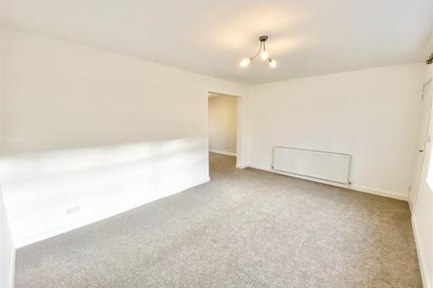 3 bedroom terraced house to rent, Bullfinch Close, Brinsworth, Rotherham