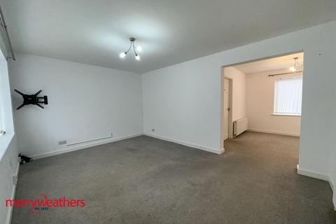 3 bedroom terraced house to rent, Bullfinch Close, Brinsworth, Rotherham