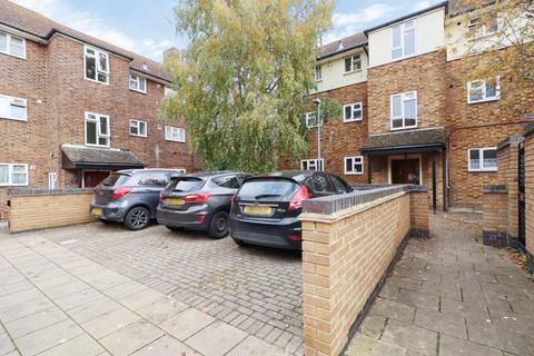 1 bedroom ground floor flat for sale, Brock Green, South Ockendon RM15