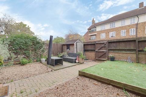 26 Brock Green, South Ockendon, RM15 5QH