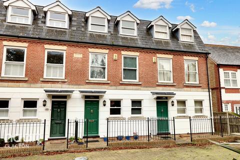 4 bedroom townhouse for sale, Old Road, Frinton-On-Sea