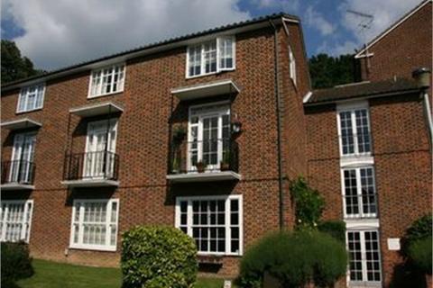 2 bedroom maisonette to rent, Park Close, Hatfield, AL9