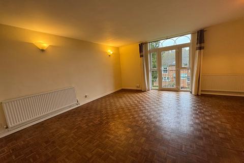 2 bedroom maisonette to rent, Park Close, Hatfield, AL9