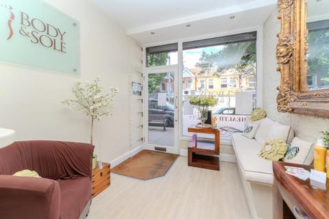 Terraced house to rent, Pitshanger Lane, W5