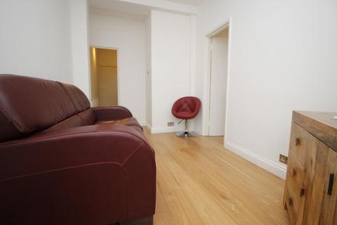 1 bedroom flat to rent, Robinson Road, London SW17