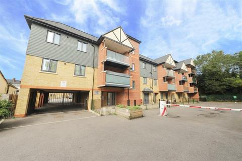 Flat 15, Pullman Court Warwick Road, West Drayton, UB7 9GZ
