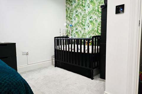 Flat 15, Pullman Court Warwick Road, West Drayton, UB7 9GZ