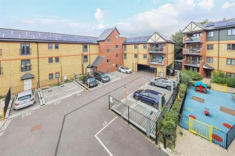 Flat 15, Pullman Court Warwick Road, West Drayton, UB7 9GZ