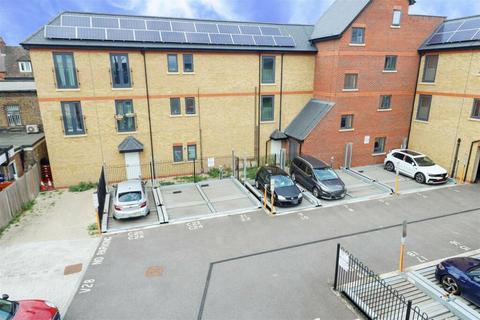 Flat 15, Pullman Court Warwick Road, West Drayton, UB7 9GZ