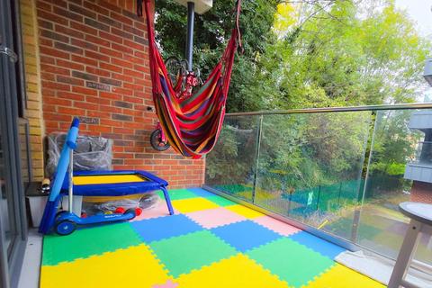 Flat 15, Pullman Court Warwick Road, West Drayton, UB7 9GZ