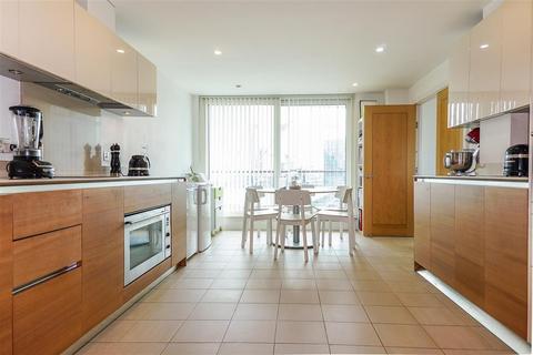 3 bedroom flat for sale, KESTREL HOUSE, ST GEORGE WHARF, London, SW8