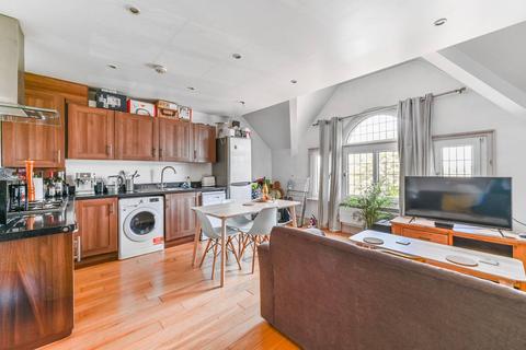 3 bedroom flat to rent, Drewstead Road, Streatham Hill, London, SW16