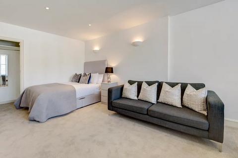 Studio to rent, Hill Street, Mayfair W1J