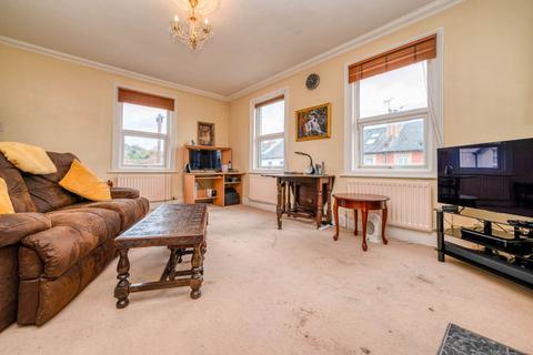 4 bedroom end of terrace house for sale, Hemdean Road, Reading RG4