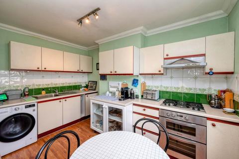 4 bedroom end of terrace house for sale, Hemdean Road, Reading RG4