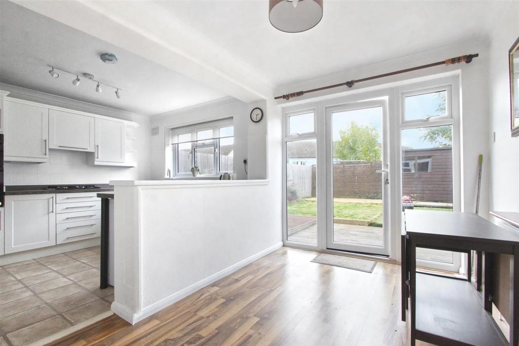 Kitchen 2.jpg