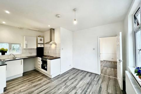 2 bedroom flat for sale, 4A Whytecliffe Road South, Purley, CR8 2AU