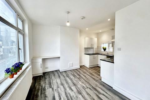 2 bedroom flat for sale, 4A Whytecliffe Road South, Purley, CR8 2AU