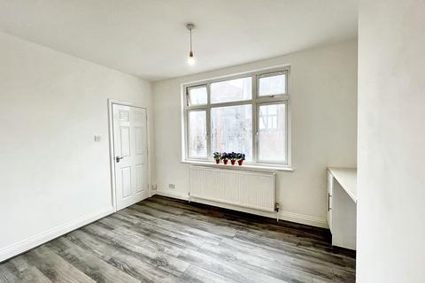 2 bedroom flat for sale, 4A Whytecliffe Road South, Purley, CR8 2AU