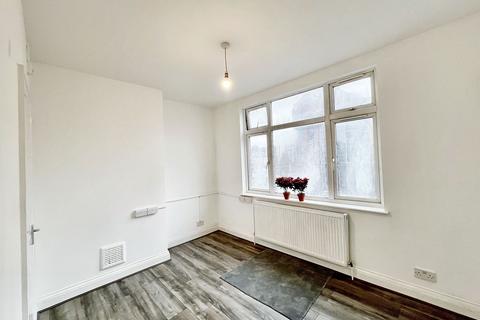 2 bedroom flat for sale, 4A Whytecliffe Road South, Purley, CR8 2AU