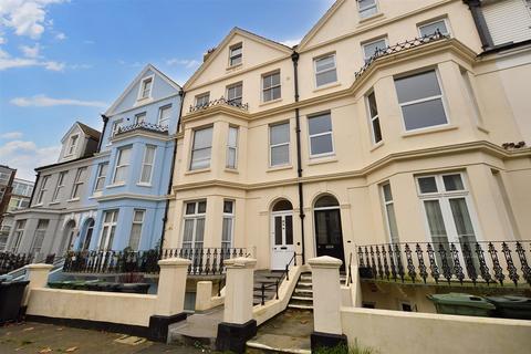 Studio to rent, Enys Road, Eastbourne