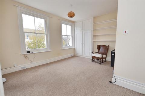 Studio to rent, Enys Road, Eastbourne