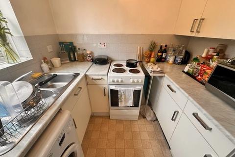 Studio to rent, Ringwood Gardens, London E14