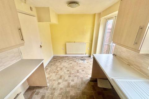 2 bedroom end of terrace house for sale, Thresher Drive, Swindon