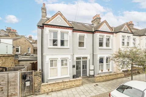 3 bedroom flat to rent, Delia Street, London SW18