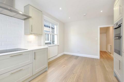 3 bedroom flat to rent, Delia Street, London SW18