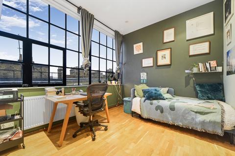 1 bedroom apartment for sale, Chimney Court, Wapping E1W 2NU