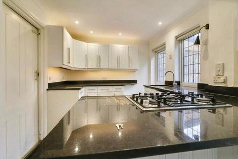 5 bedroom semi-detached house to rent, Hilltop Way, Stanmore, Greater London, HA7