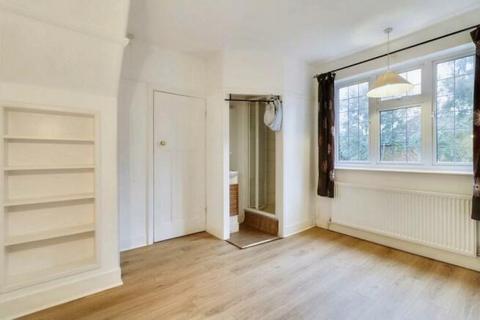 5 bedroom semi-detached house to rent, Hilltop Way, Stanmore, Greater London, HA7