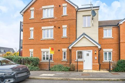 2 bedroom flat for sale, Carrick Street,  Aylesbury,  HP18