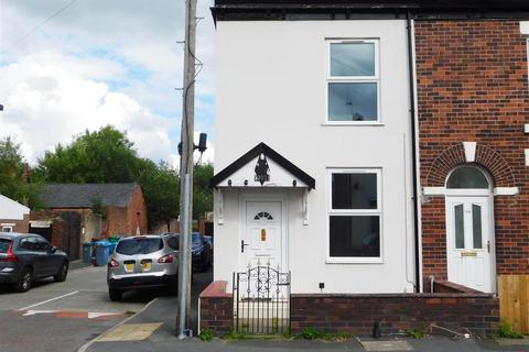 3 bedroom end of terrace house to rent, Abbey Hey Lane, Abbey Hey, Manchester