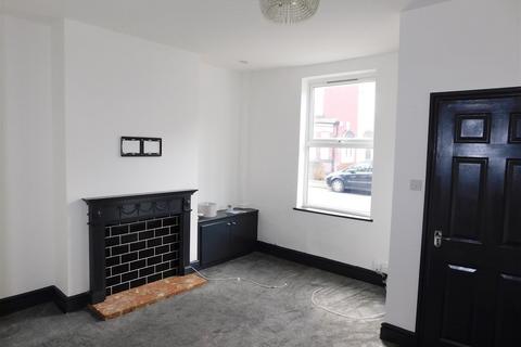 3 bedroom end of terrace house to rent, Abbey Hey Lane, Abbey Hey, Manchester